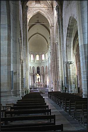 Eglise Romaine De Saint-Menoux