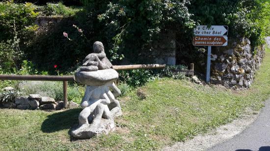 le chemin des Pierres Sculptées